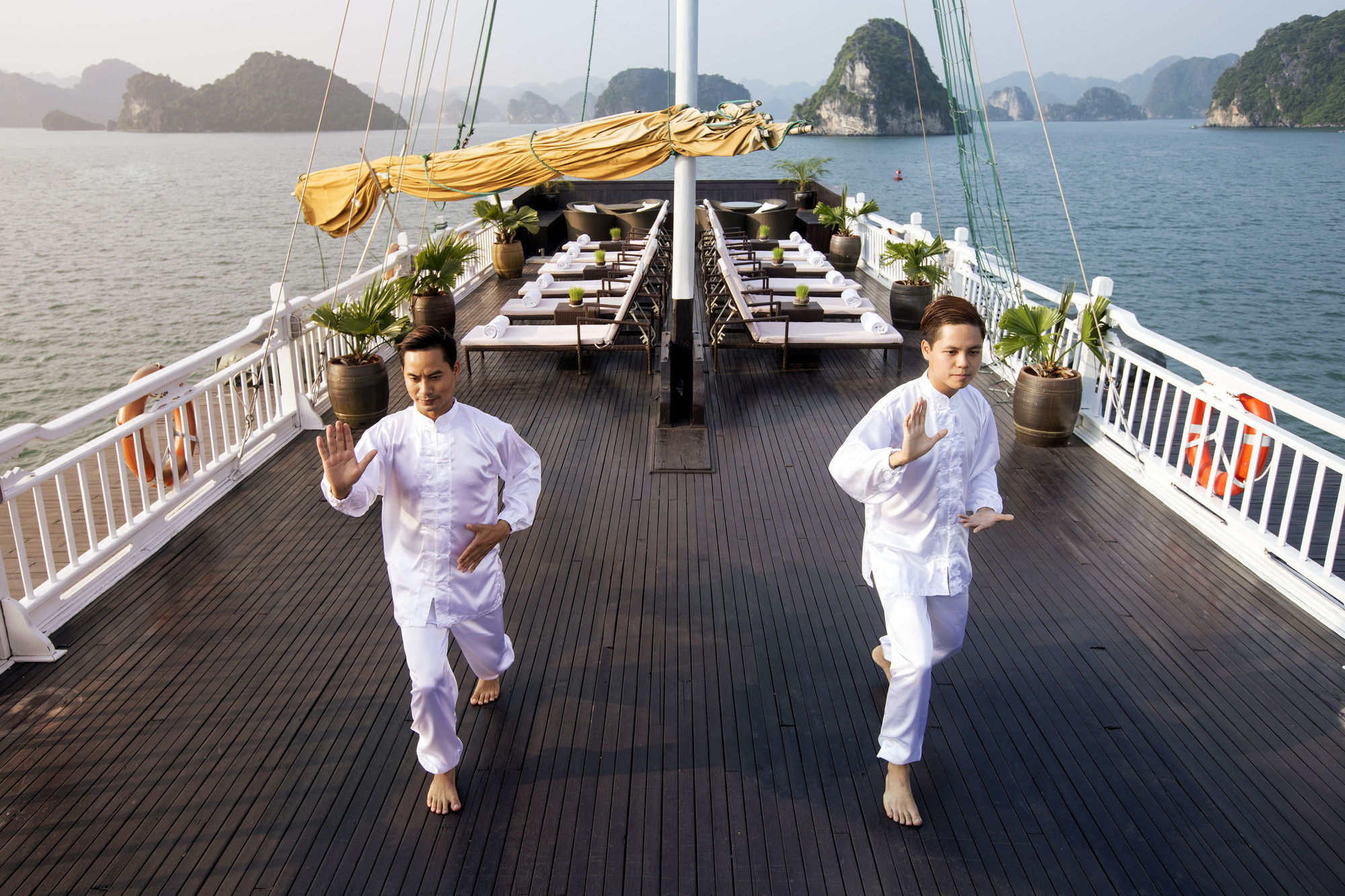 Aphrodite Cruise Ha Long Bagian luar foto