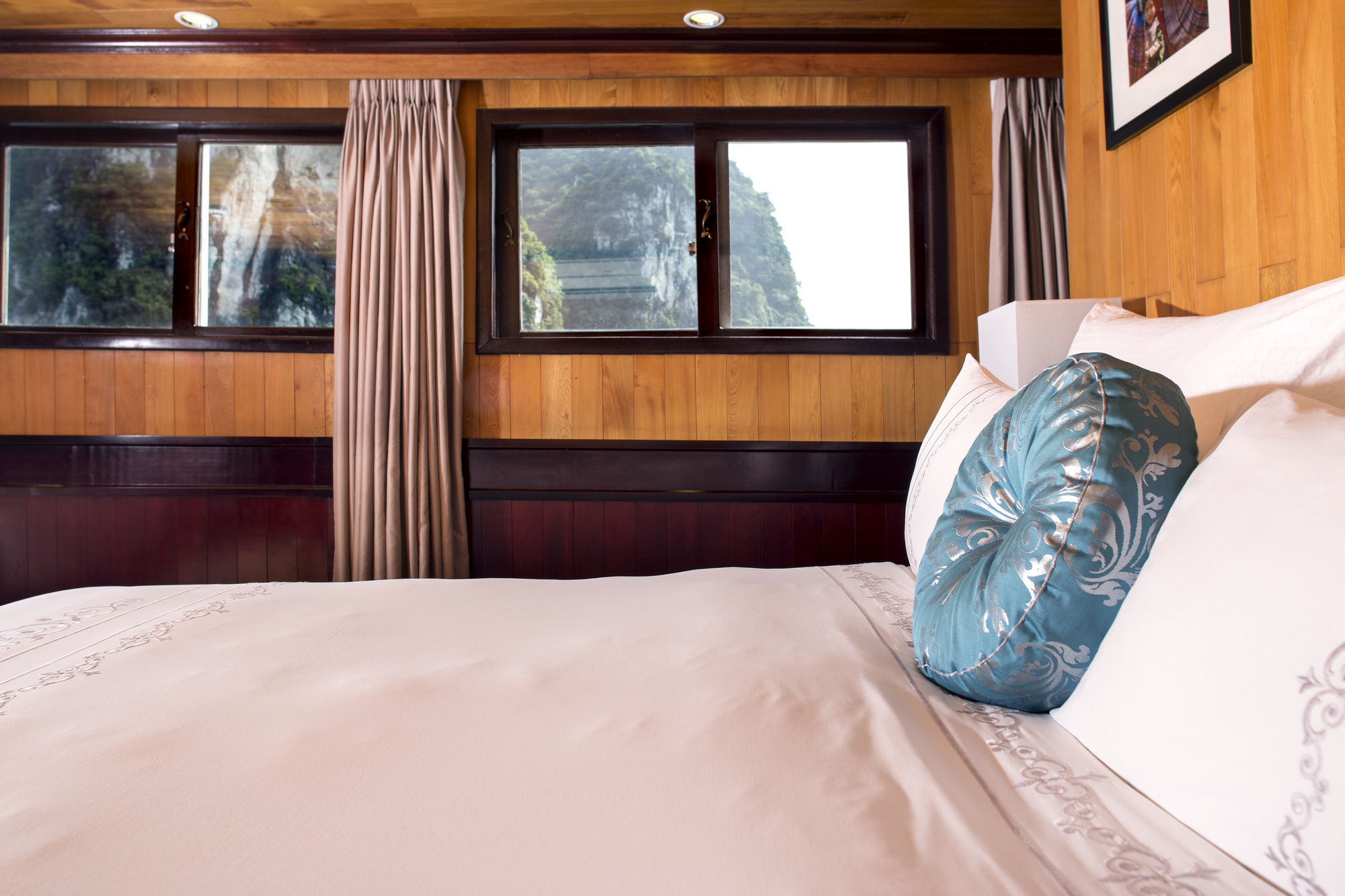 Aphrodite Cruise Ha Long Bagian luar foto